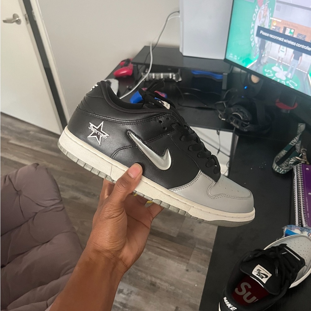 Nike supreme dunks good condition